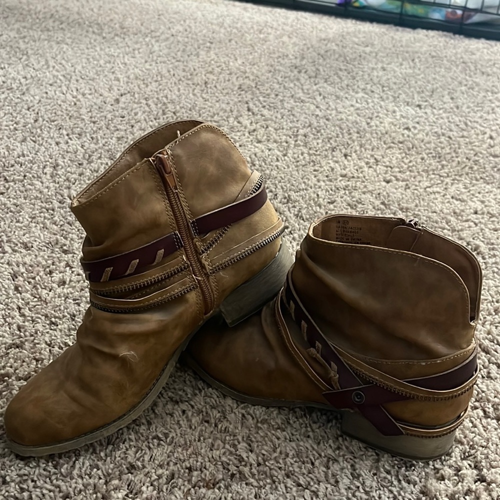 Size 9 Maurice’s ankle booties